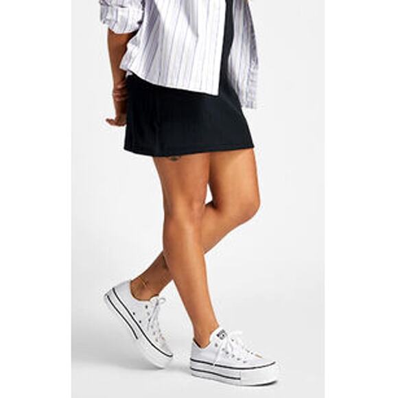 Converse Women's White Chuck Taylor All Star Lift Platform Canvas Shoe Size 6 - Picture 2 of 11